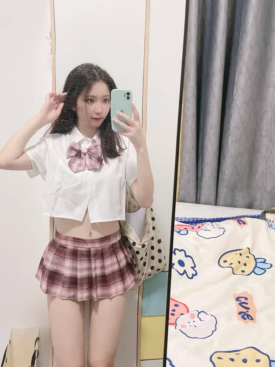 白小嫩  穿着jk制服 调倩